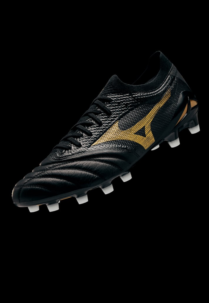 Mizuno Release The 'Aurum Pack' - SoccerBible