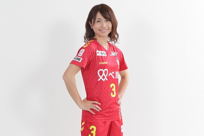 INACの日本代表DF鮫島彩が同僚の200試合出場を祝福！“独特すぎる