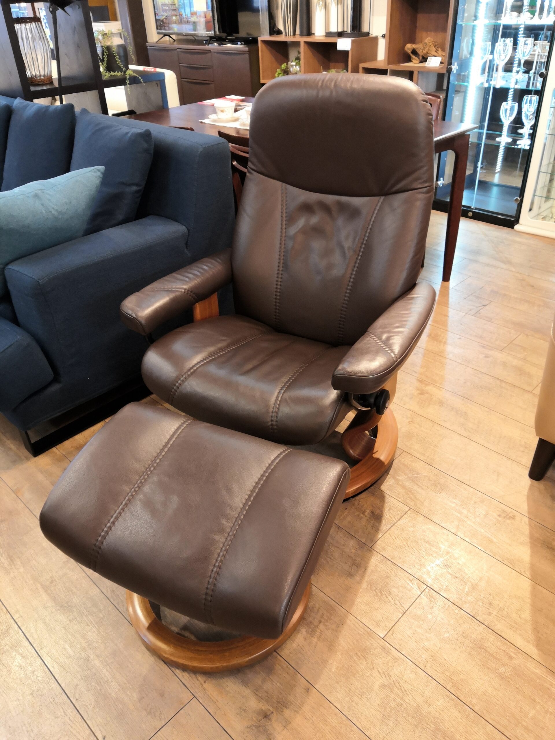 jy エコーネスEKORNESリクライニングチェアとオットマン EKORNES