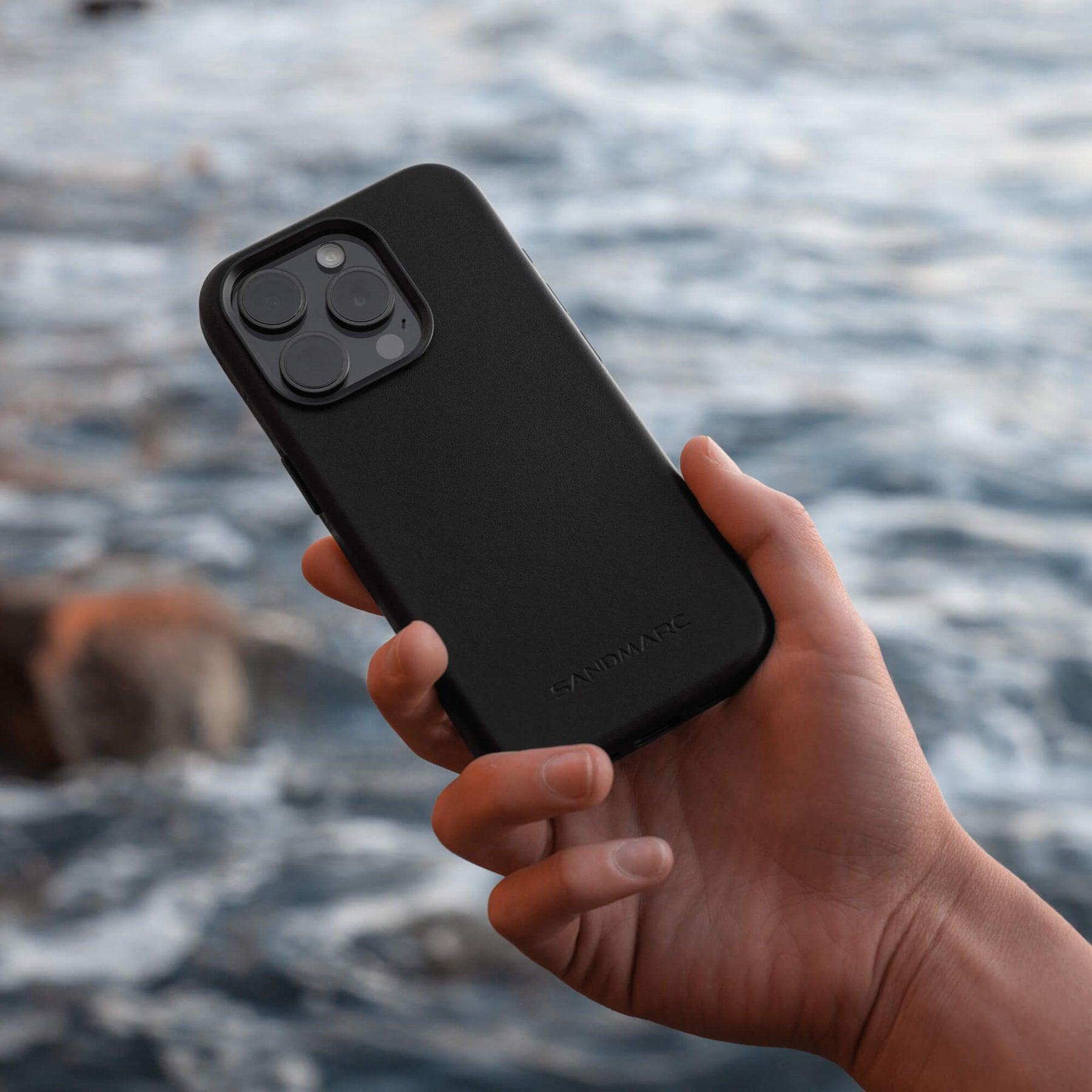iPhone 15 Pro Max Minimal Leather Case | Black - SANDMARC