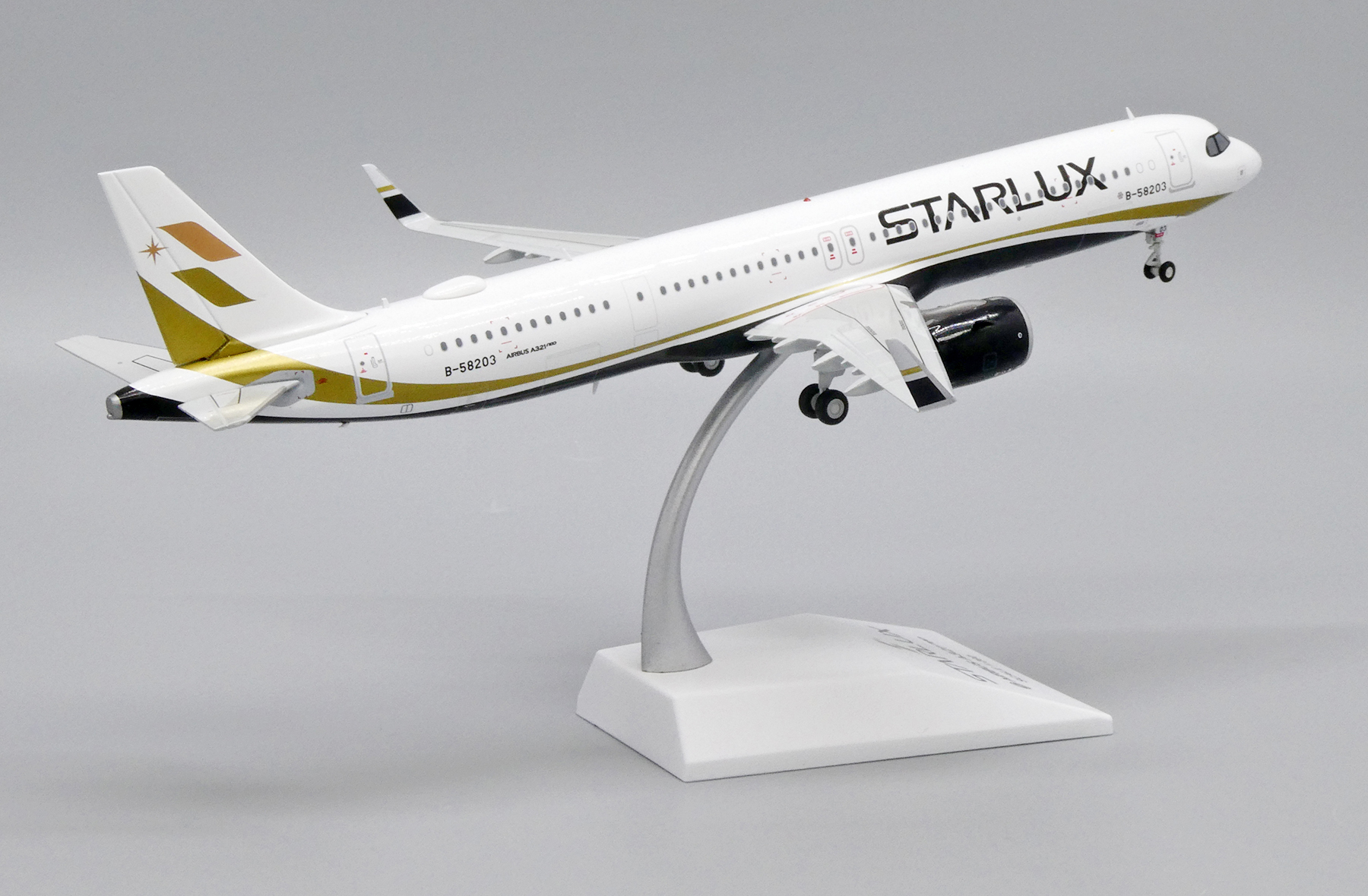 c*n様 レア品‼️STARLUX A321 航空機モデル c*n様 レア品‼️STARLUX