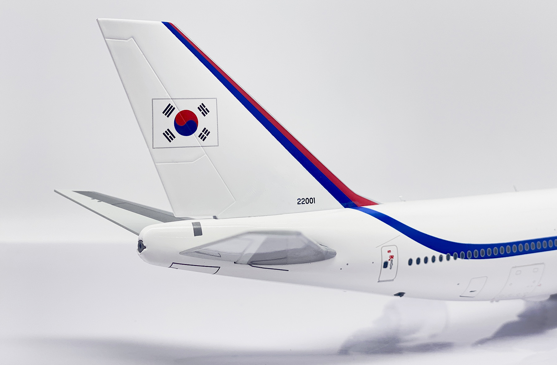 ScaleModelStore.com :: JC Wings 1:200 - LH2346 - South Korea Air