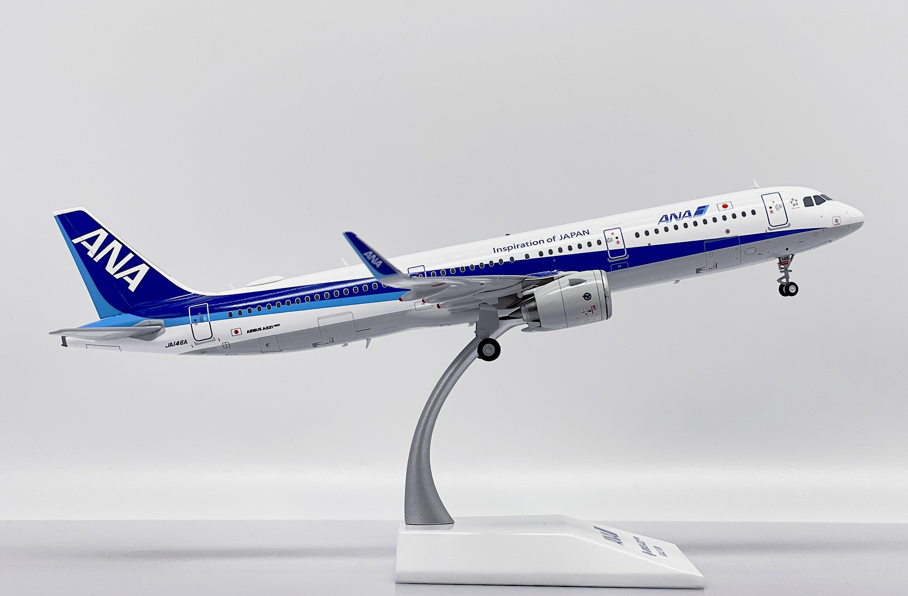 ScaleModelStore.com :: JC Wings 1:200 - SA2028 - ANA All Nippon