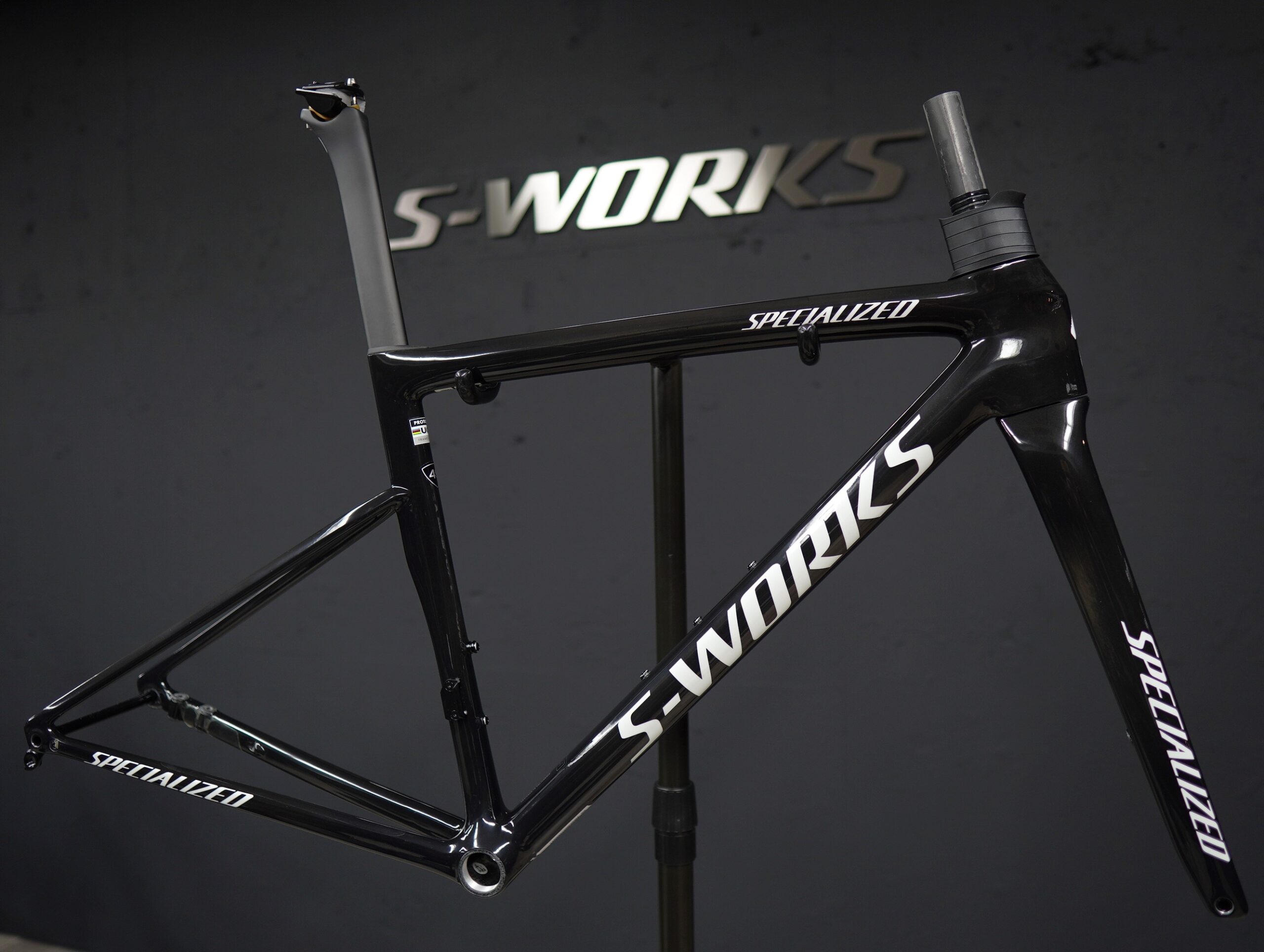 S-WORKS TARMAC SL8 限定フレームセット“Project Black” 発売