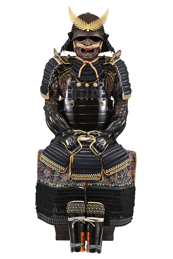 伝統的な日本の武士の甲冑 金色装飾付き 伝統的な日本の