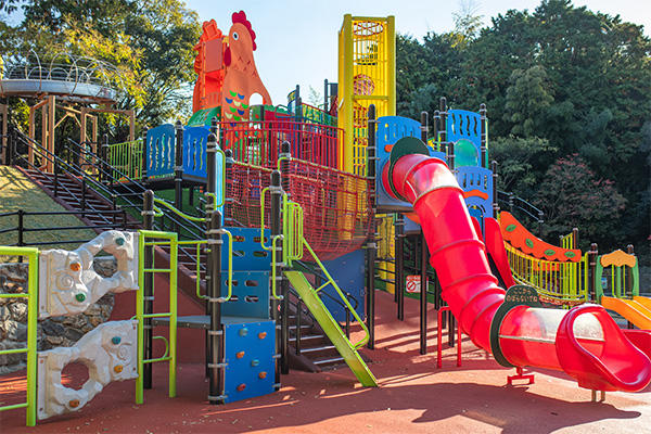 吾岡山文化の森公園 子ども広場｜成長に合わせて遊べる！南国市の人気