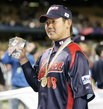 2009年、第2回WBCで2大会連続MVPを受賞した松坂大輔 - スポニチ