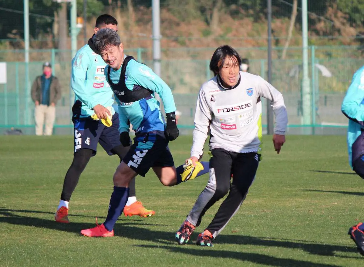 カズが横浜FC宮崎キャンプ合流 中村俊輔コーチと一緒に練習「違う