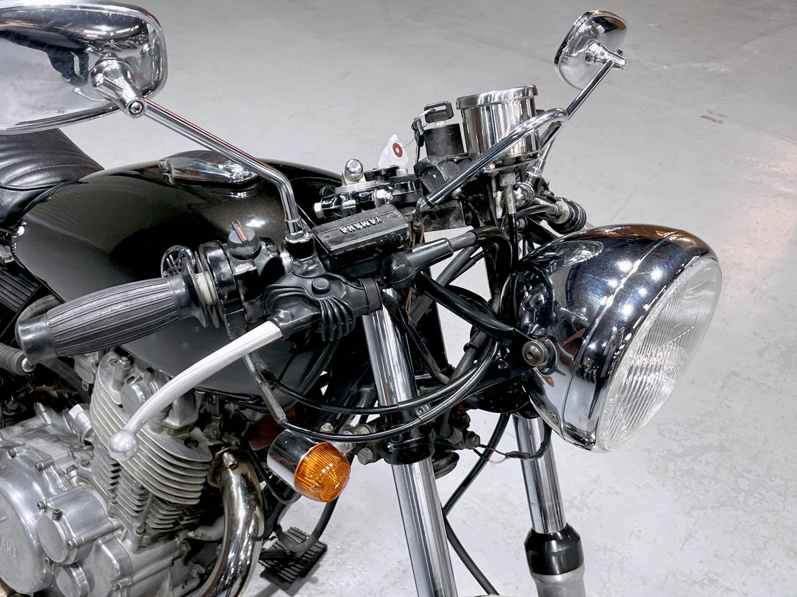 YAMAHA SR400 2H6 – 京都のバイクショップSPEC-M（スペックエム