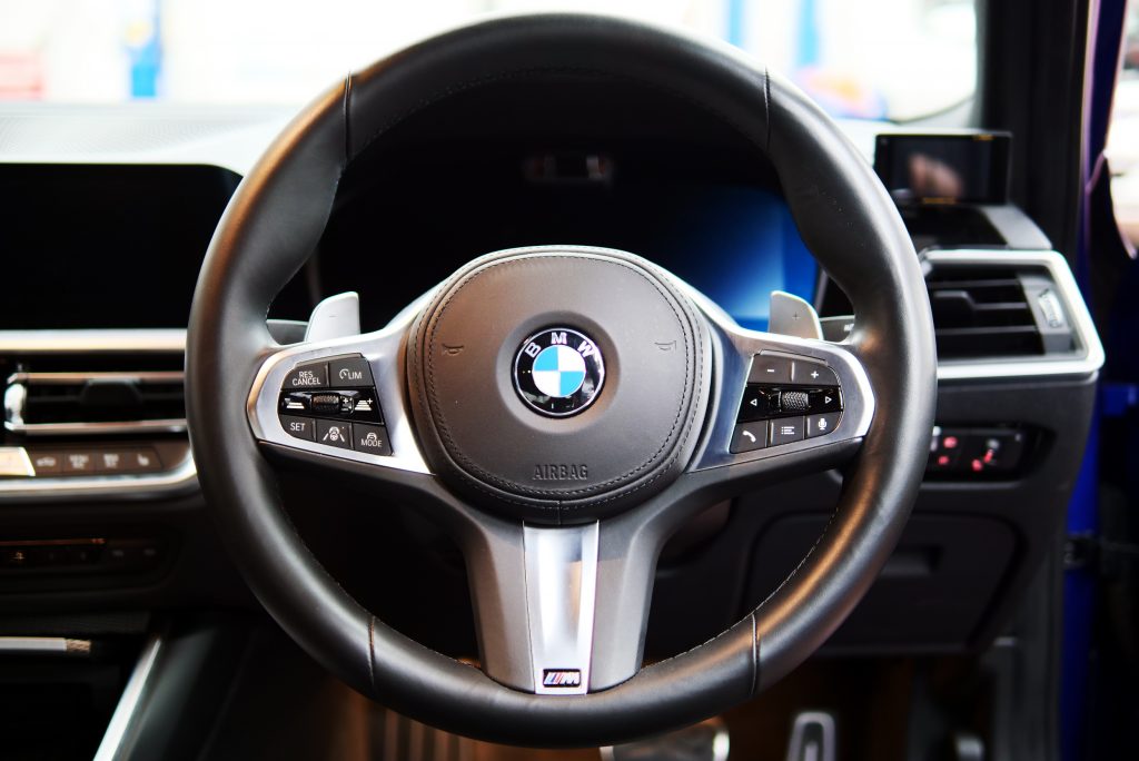 BMW純正PARTS＆3Dデザインでステアリングをカスタムするっ！ | Studie