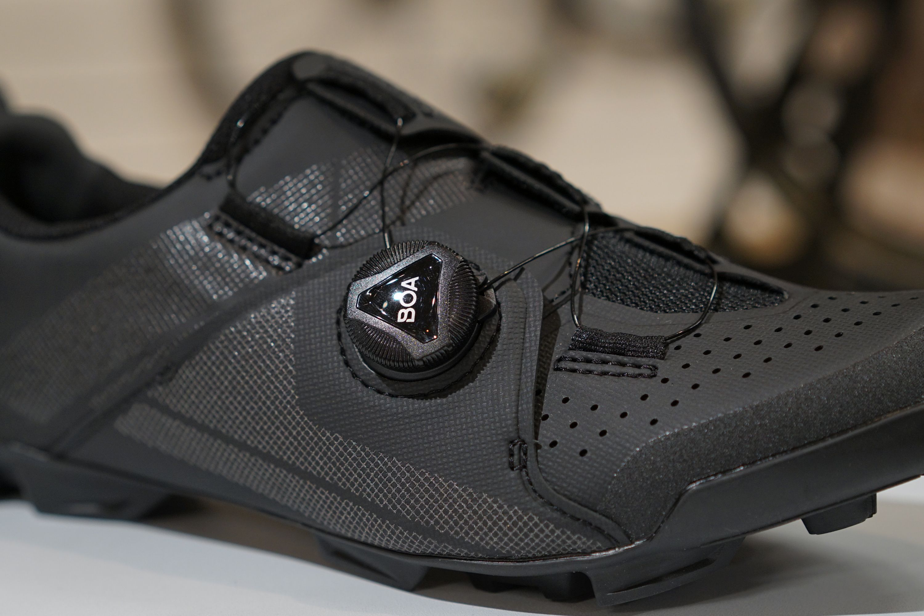 MTBやグラベルロードの最初の1足に！SHIMANO XC3 | お知らせ