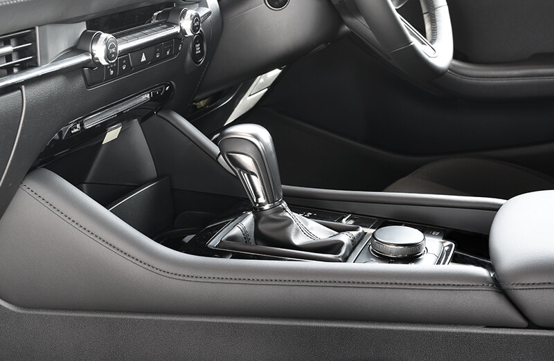 MAZDA3をドレスアップ 高級感極めるカスタムパーツ | セカンドステージ