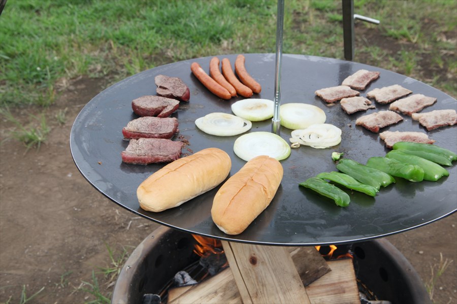宙に浮くフライパンでBBQを楽しもう！ ペトロマックス「ハンギング