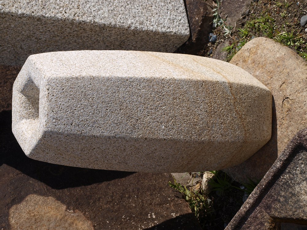 六角立水鉢（錆）花器付きの製品案内愛知県岡崎市の石灯篭・水鉢蹲など