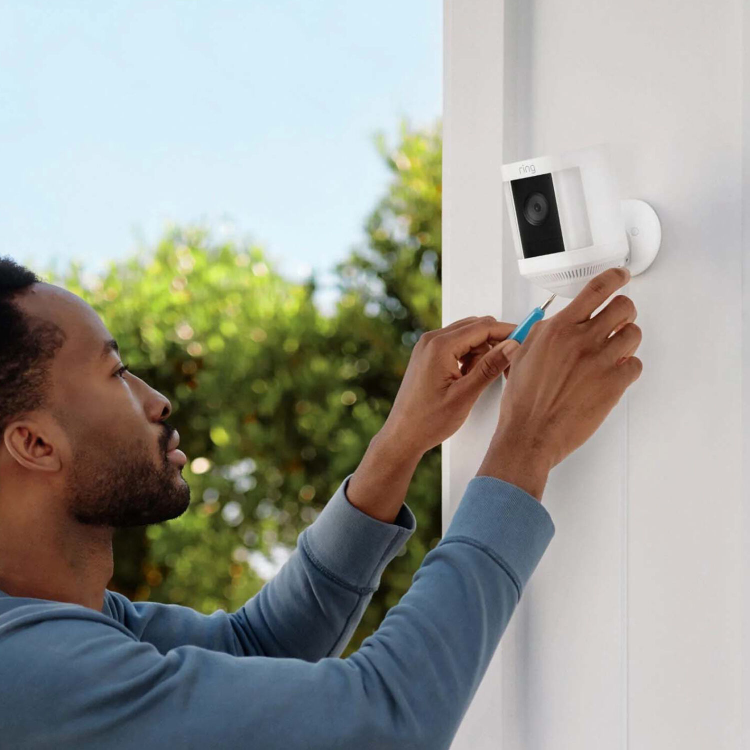 Ring - Spotlight Cam Plus Outdoor/Indoor 1080p Plug-In