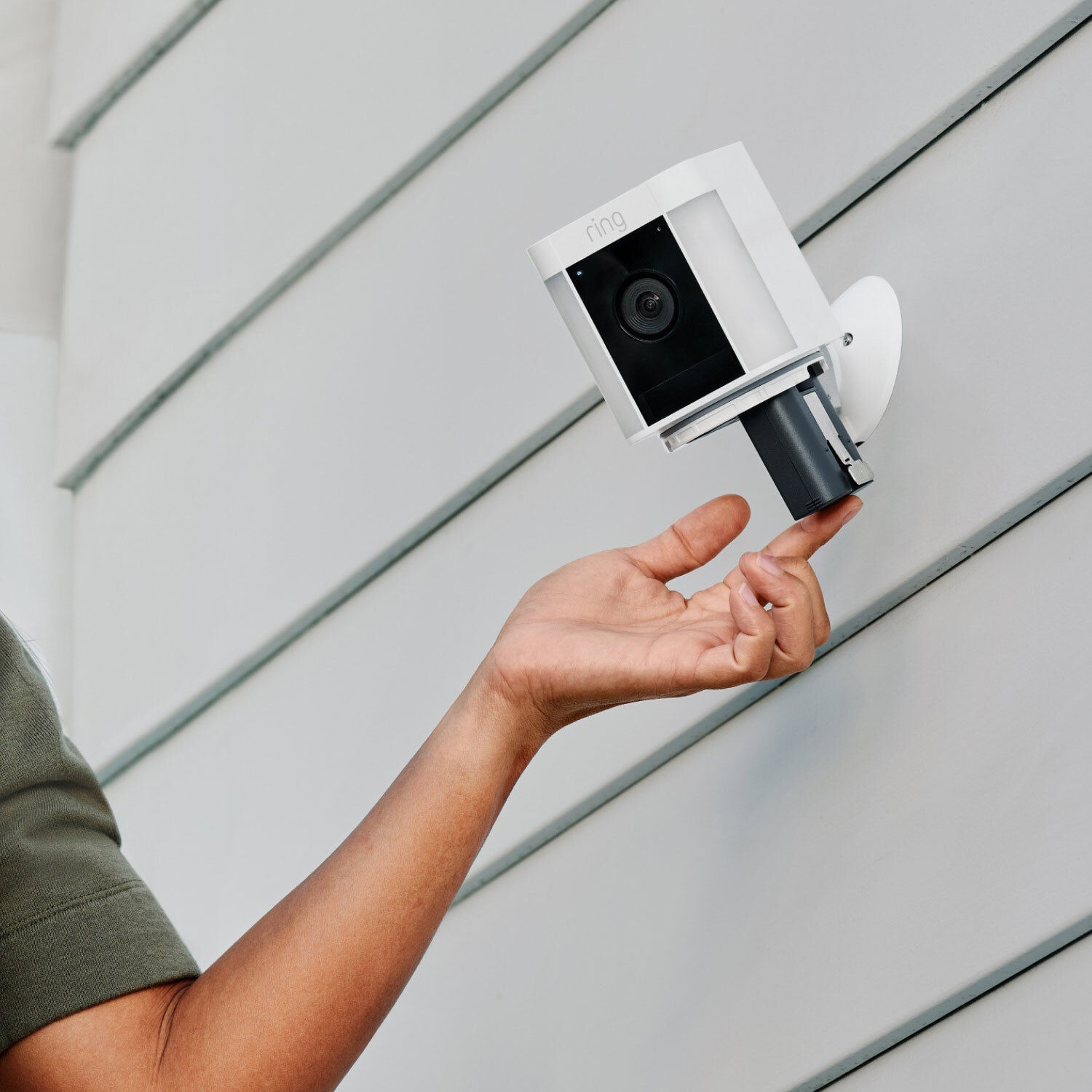 Ring - Spotlight Cam Plus Outdoor/Indoor Wireless 1080p Battery