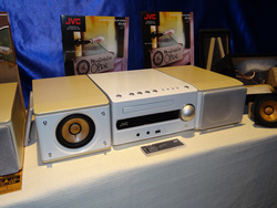 JVC、フルデジタルアンプ採用のエントリー“ウッドコーンオーディオ