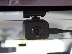 スモークガラスでも使える！ ケンウッドの2カメラ型ドライブレコーダー