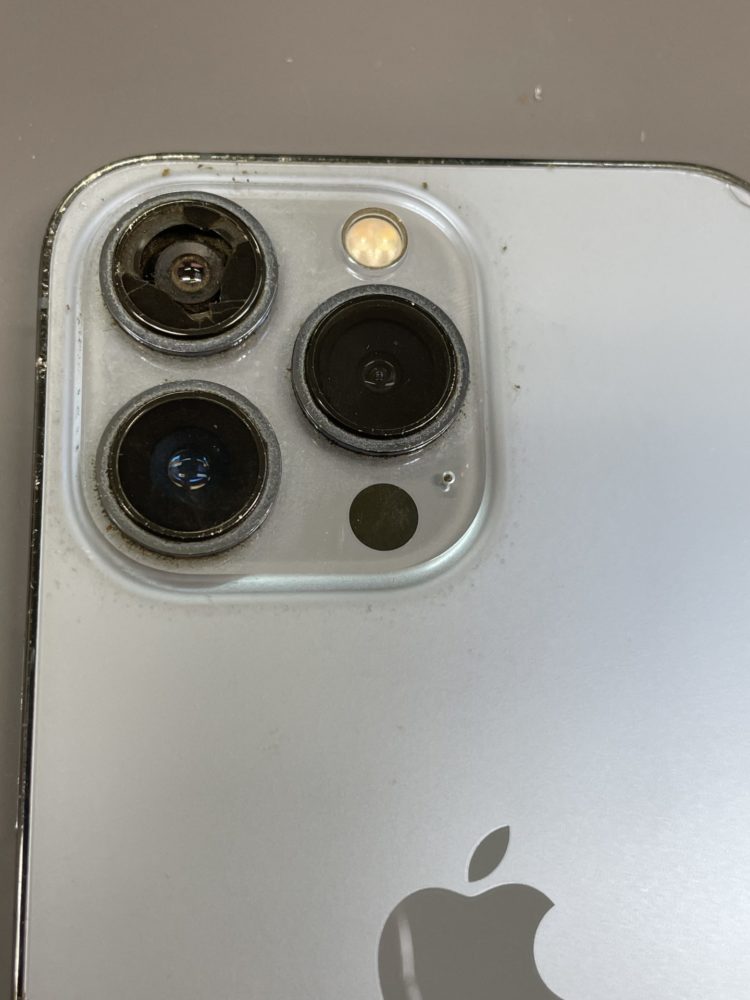 アウトカメラレンズ割れのあるiPhone 13Proシエラブルーの買取依頼がご