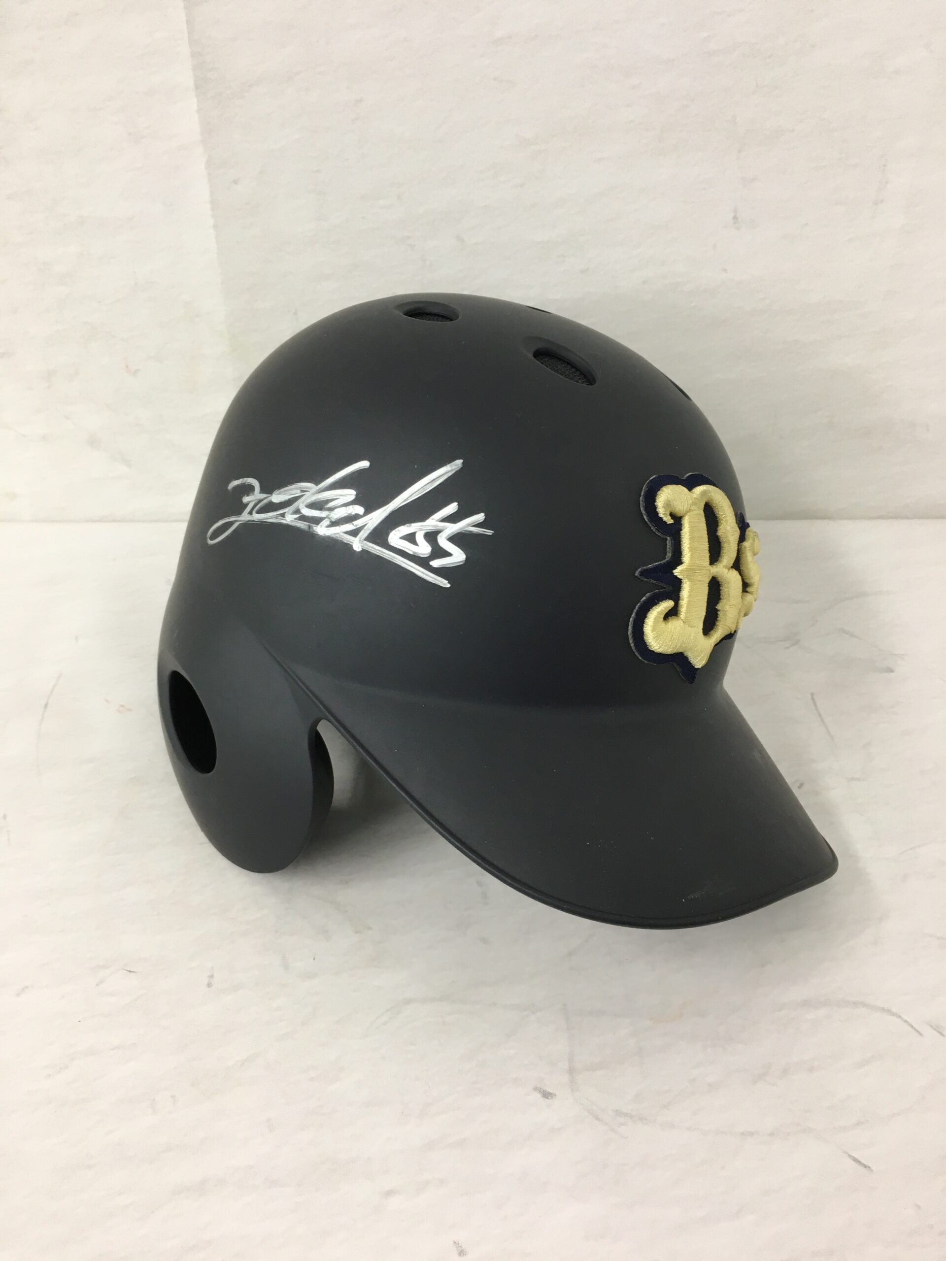 オリックスバファローズ T-岡田選手 サイン入り ヘルメット - 野球