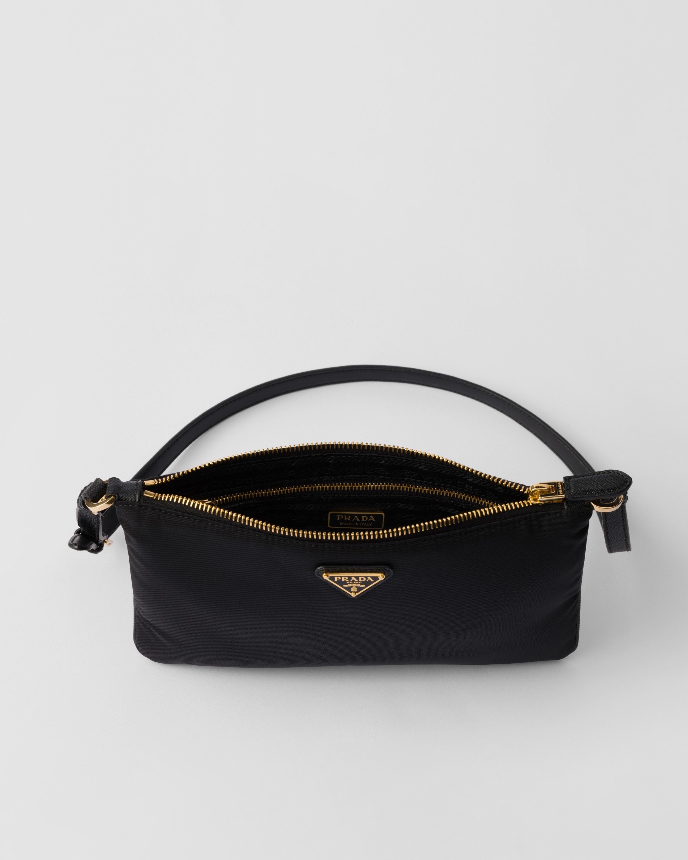 ブラック Re-nylon ポーチ | PRADA