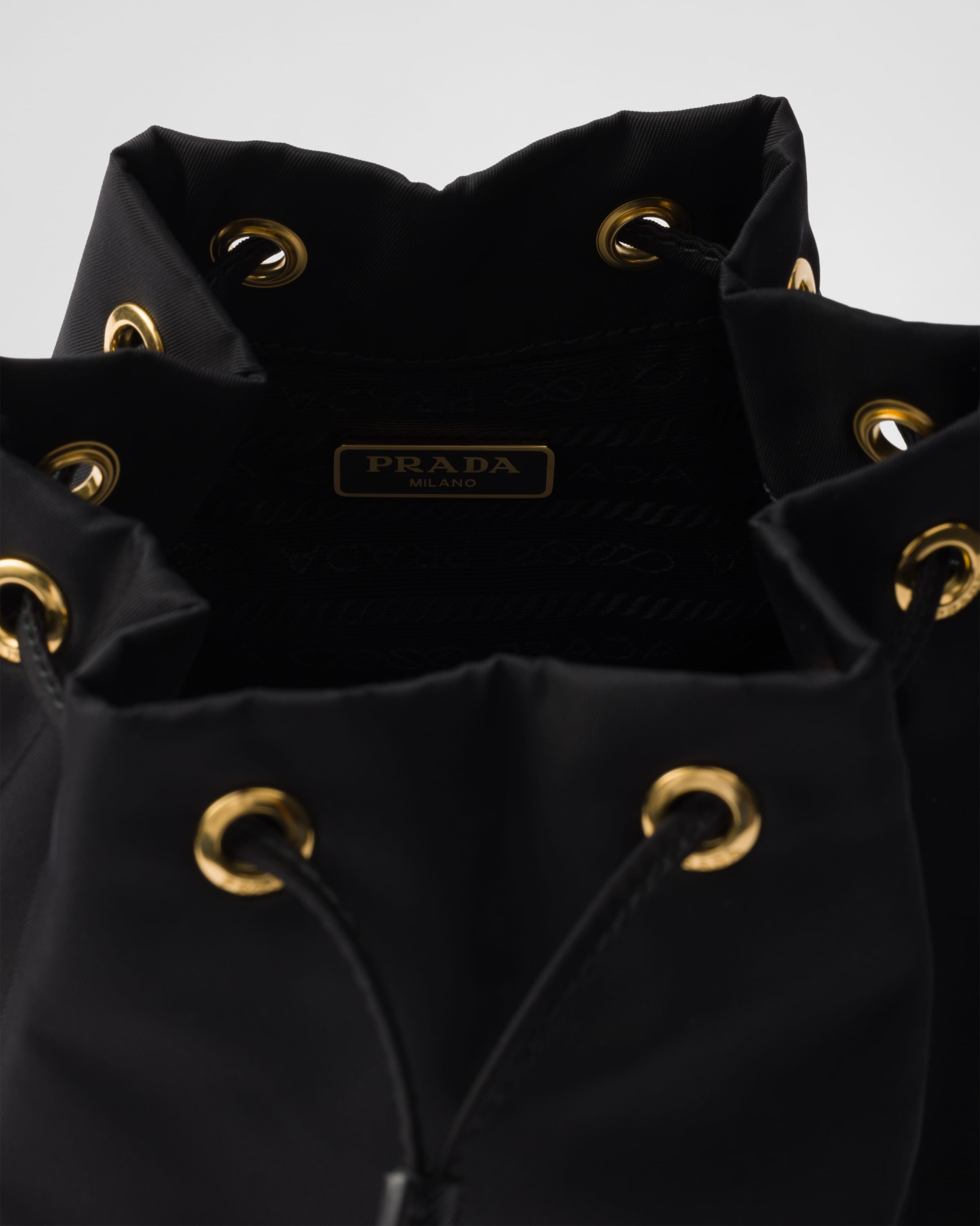 ブラック プラダ デュエット Re-nylon バケットバッグ | PRADA