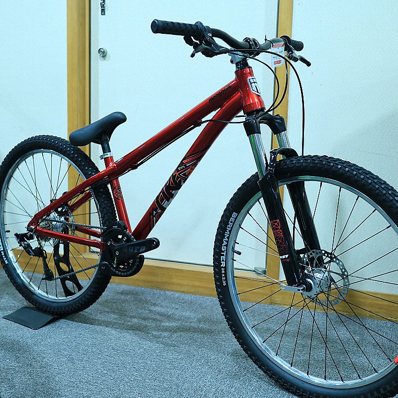 mongoose（マングース） 2018年モデル FIREBALL 26 8-SPEED （ファイア