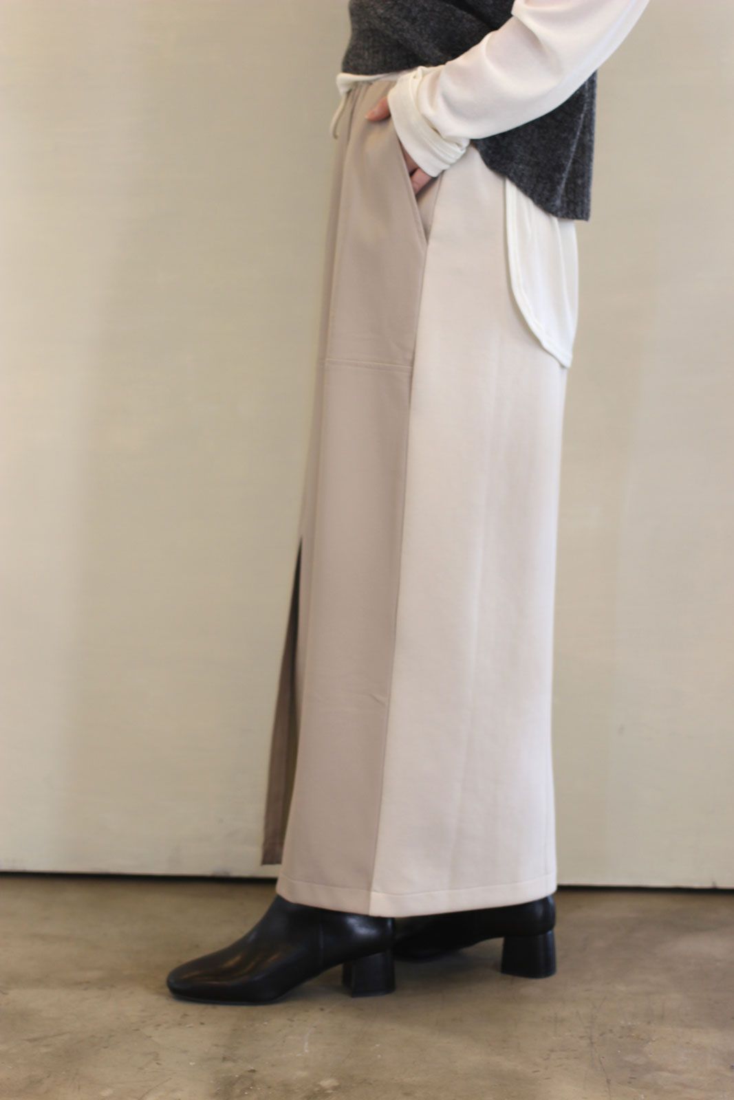 CHIGNON - フェイクレザースカート ベージュ | ravii ONLINE STORE