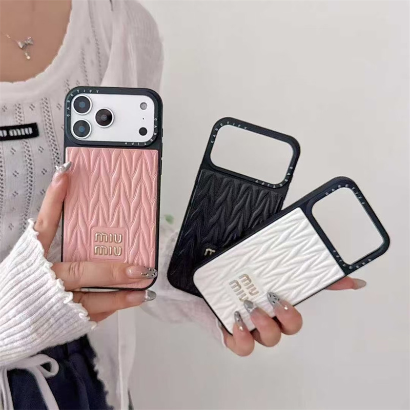 miumiuスマホケース ブラック ショルダーストラップ付ihone15pro用
