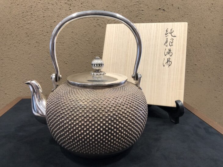 田中 鐵邦 作『純銀 霰打 湯沸』 ｜骨董品買取 緑和堂