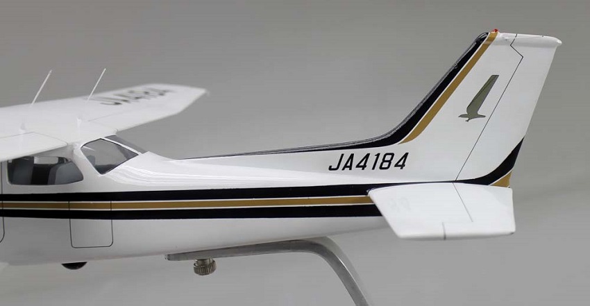Cessna 172 Skyhawk 木製モデル 飛行機模型 Cessna 172 Skyhawk 木製