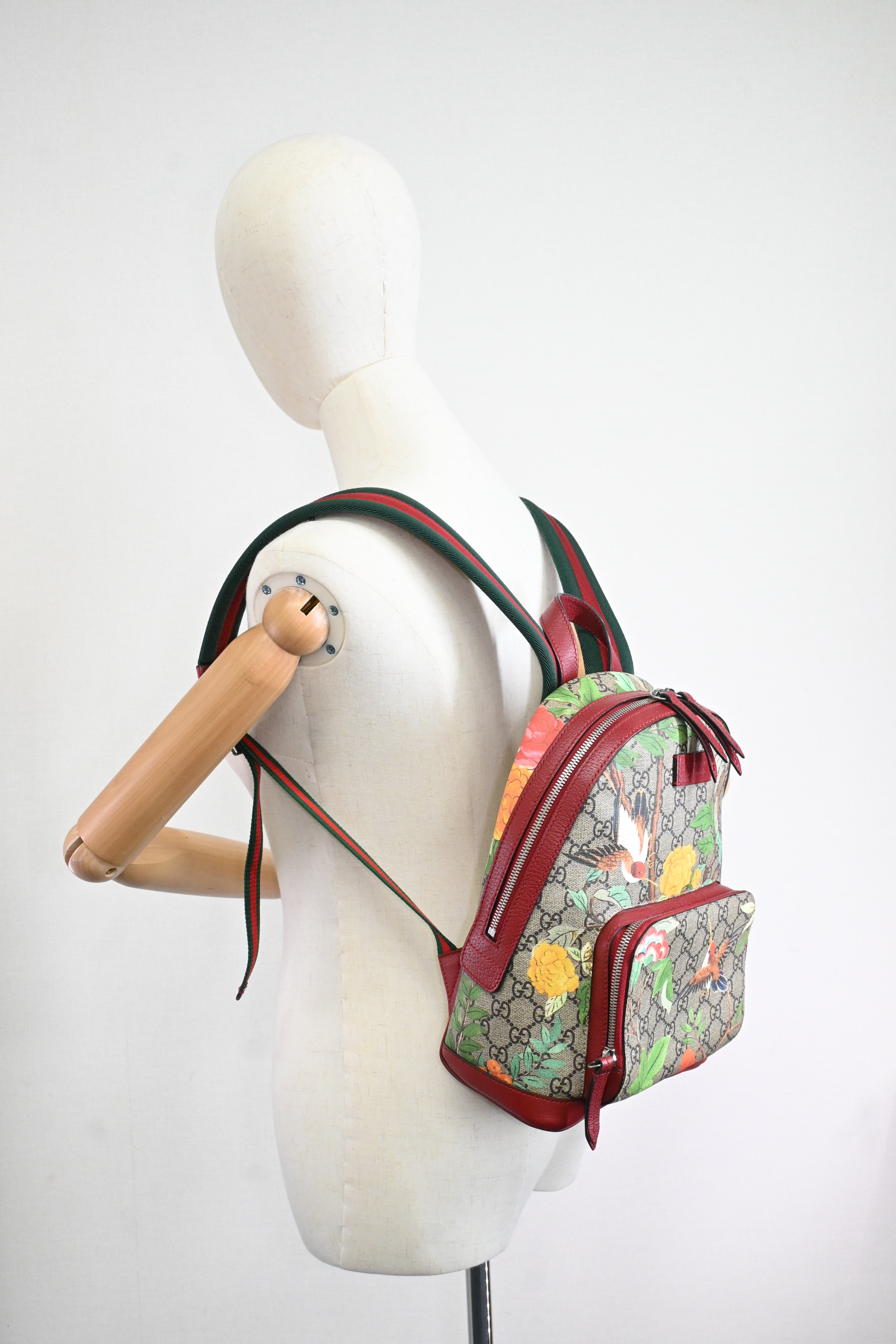 Gucci Backpack in Tian GG Supreme Canvas – Weekly Lux Drop
