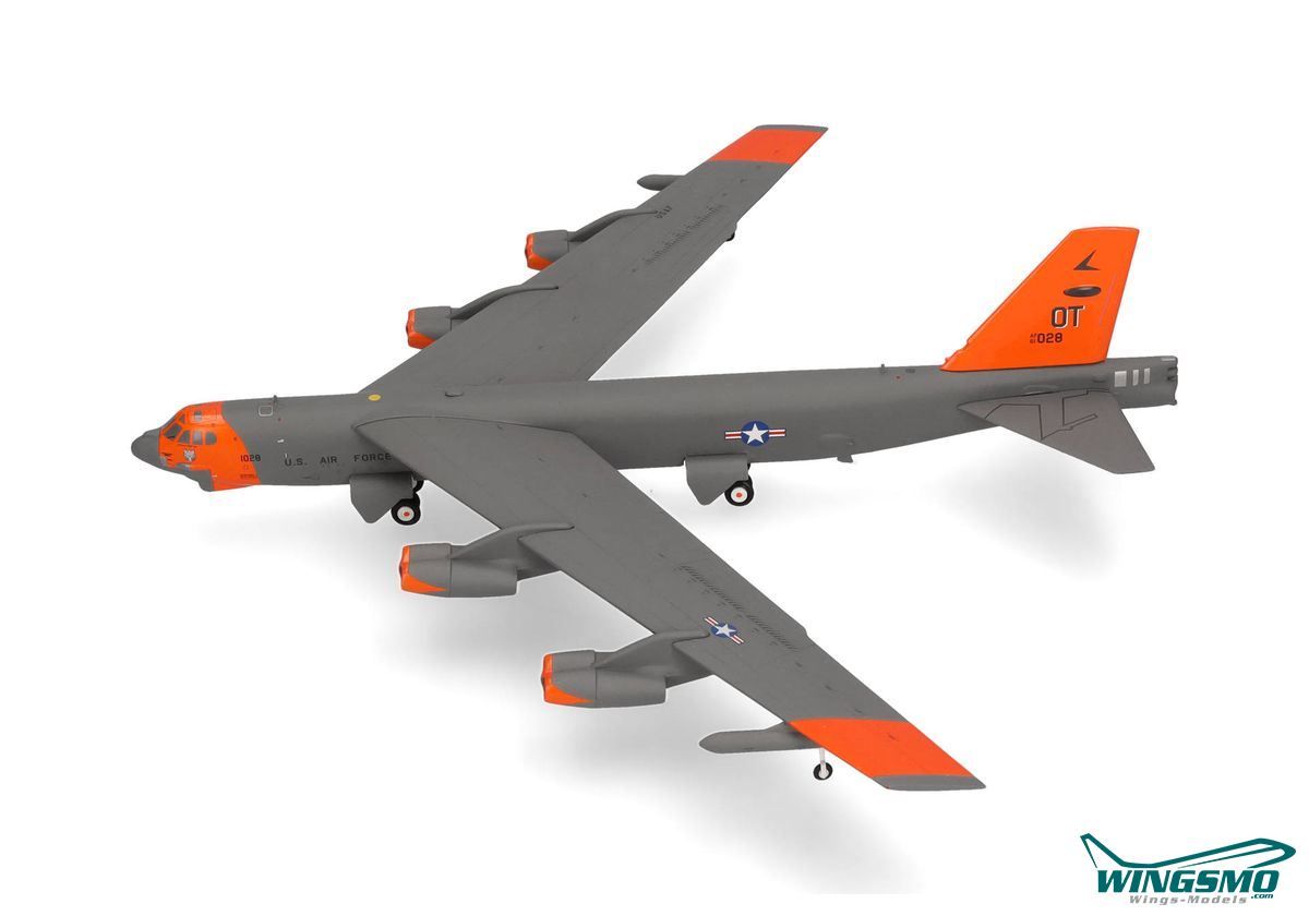 Herpa Wings U.S. Air Force Boeing B-52H 61-0028 573726 | WINGSMO