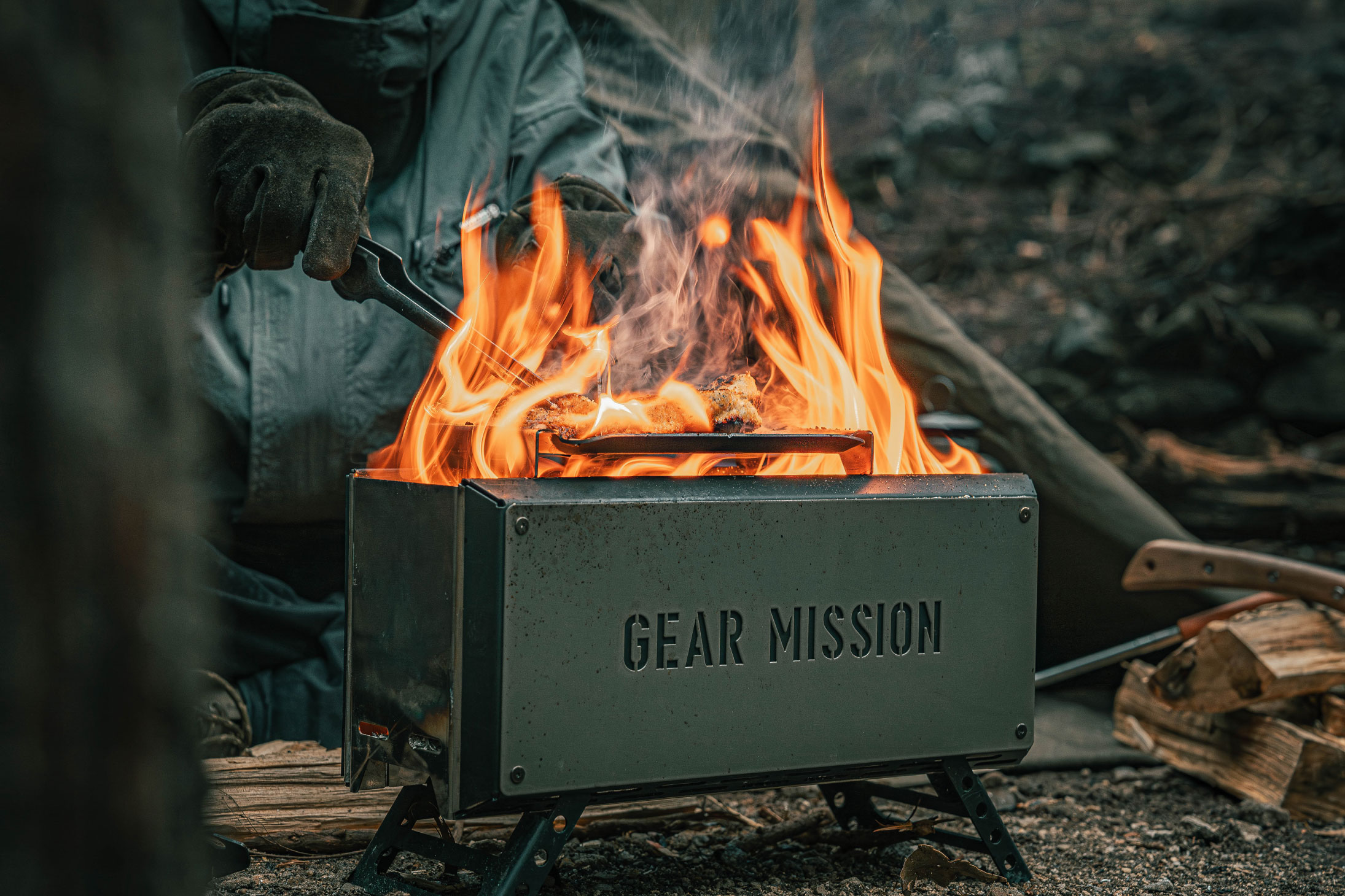 GEAR MISSION 2次燃焼焚き火台 オリーブ 専用ケース、五徳付き GEAR