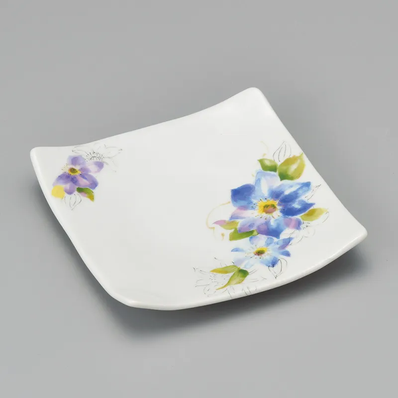 青白い花柄皿 4枚セット 中古 欠けありますニュー 青と白の花柄の皿4枚