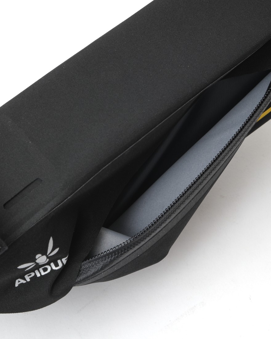 フレームバッグ【RACING FRAME PACK 2.4L】｜APIDURA（アピデュラ