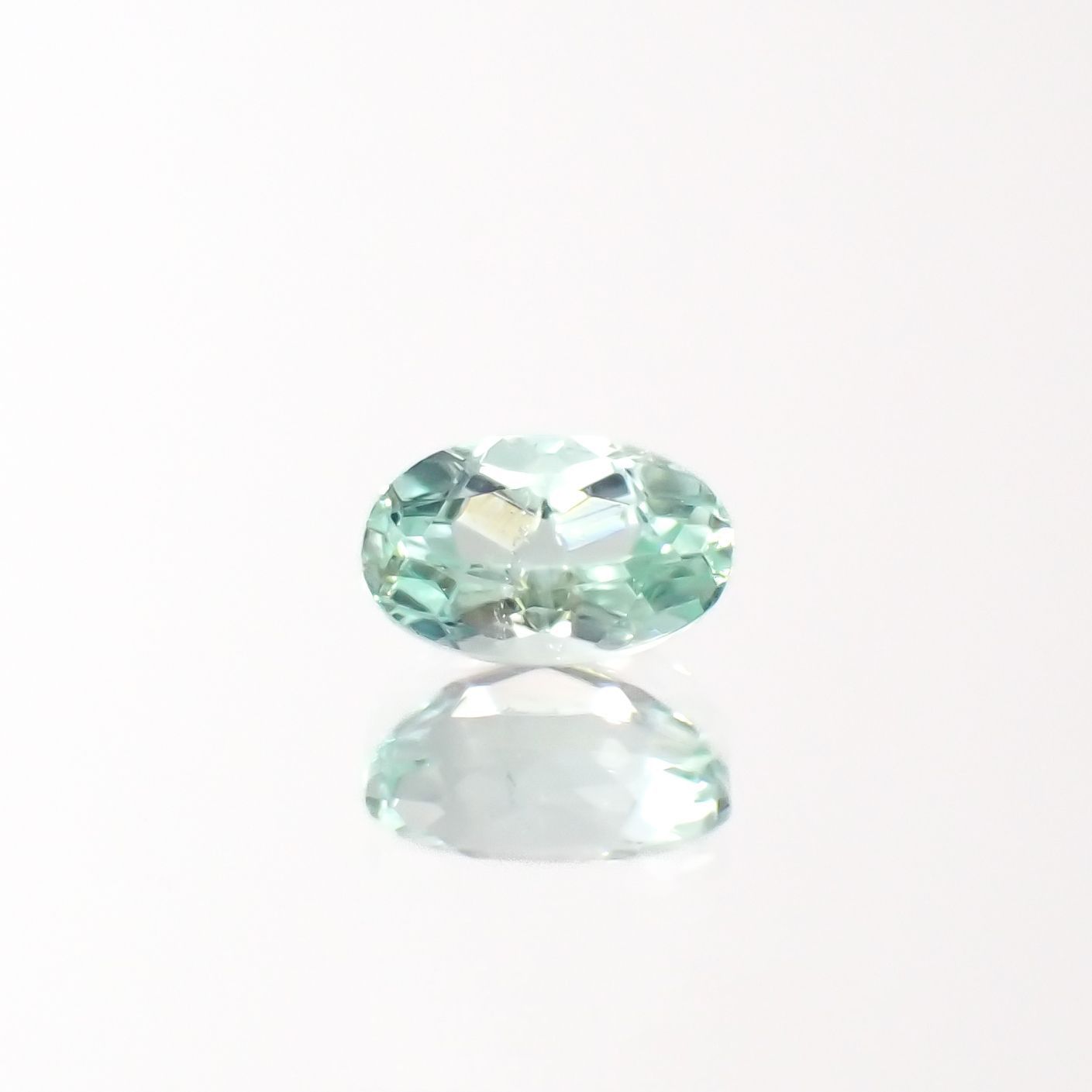 パライバトルマリン モザンビーク産 0.30ct / 5.1x3.1mm前後