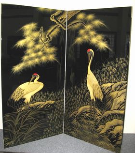 輪島塗家具 屏風・夫婦鶴沈金は、迫力のある沈金の鶴が豪華な屏風