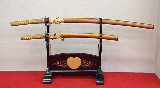 特注：刀掛け・太刀掛を製作します | 輪島塗の塗師屋 輪島漆器大雅堂