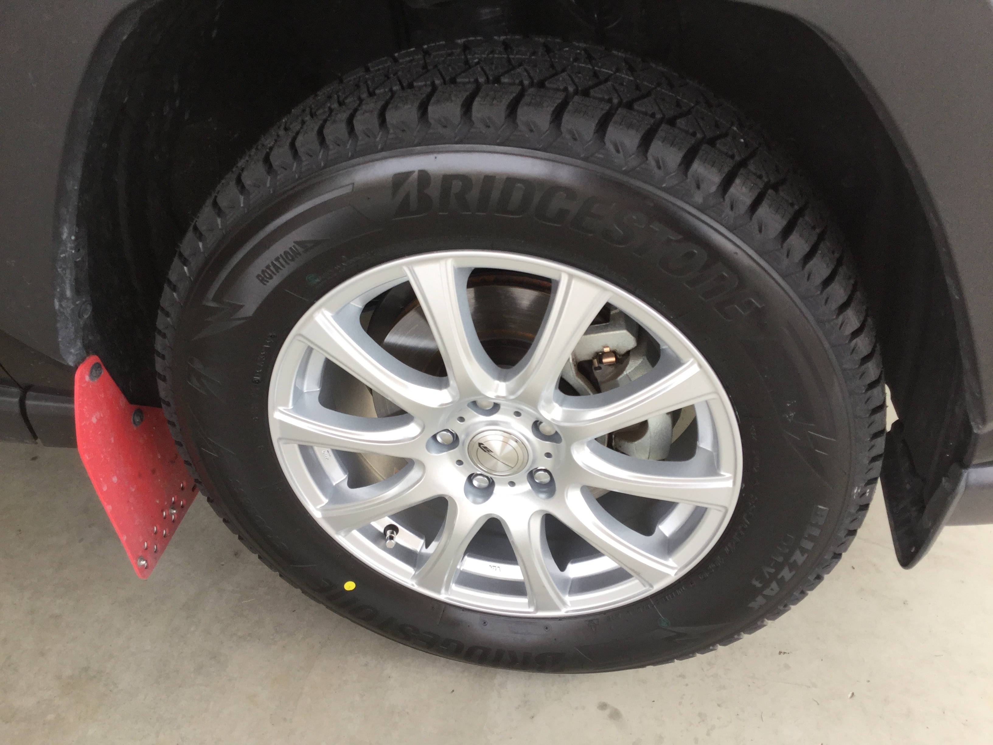 今年の新車に今年の新作!! ブリヂストン ブリザック DM-V3!! トヨタ