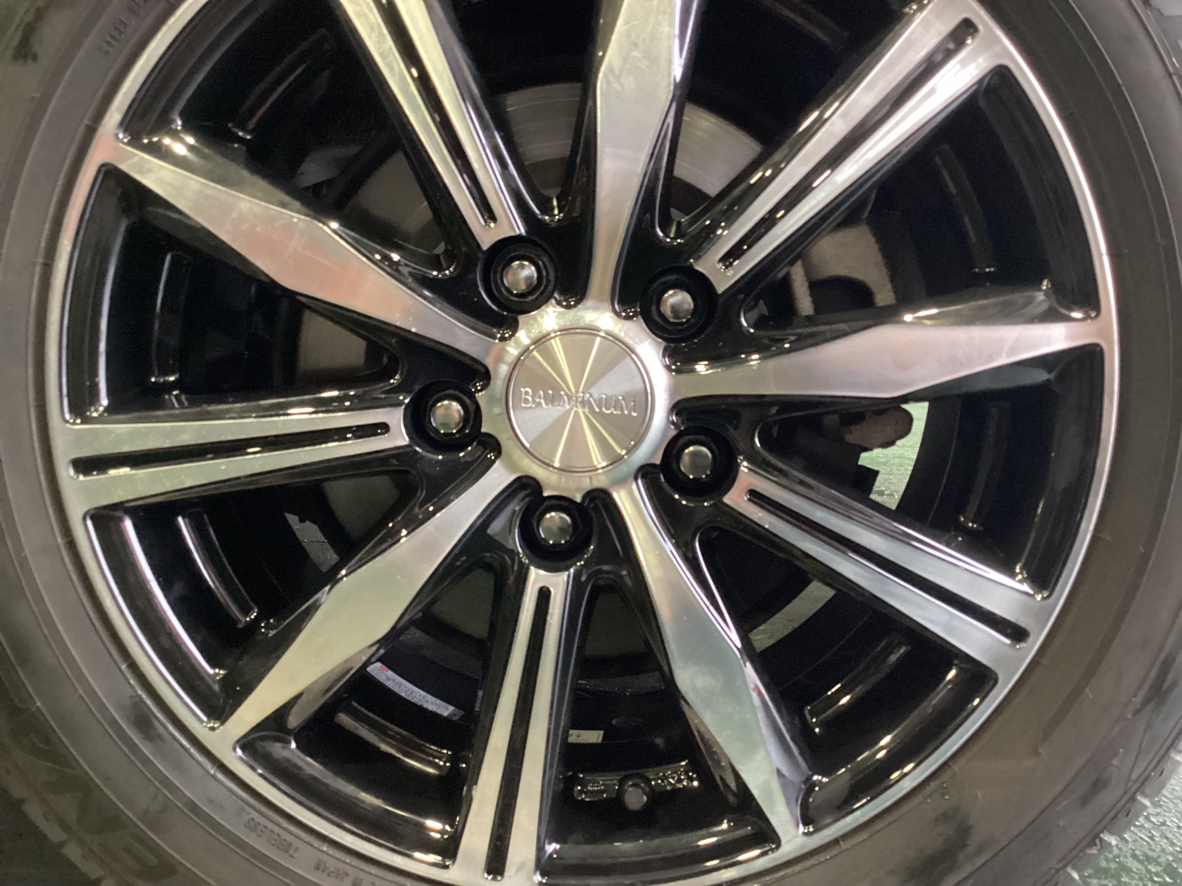 日産・セレナ】アルミホイール交換作業（ブリヂストン BALMINUM K10