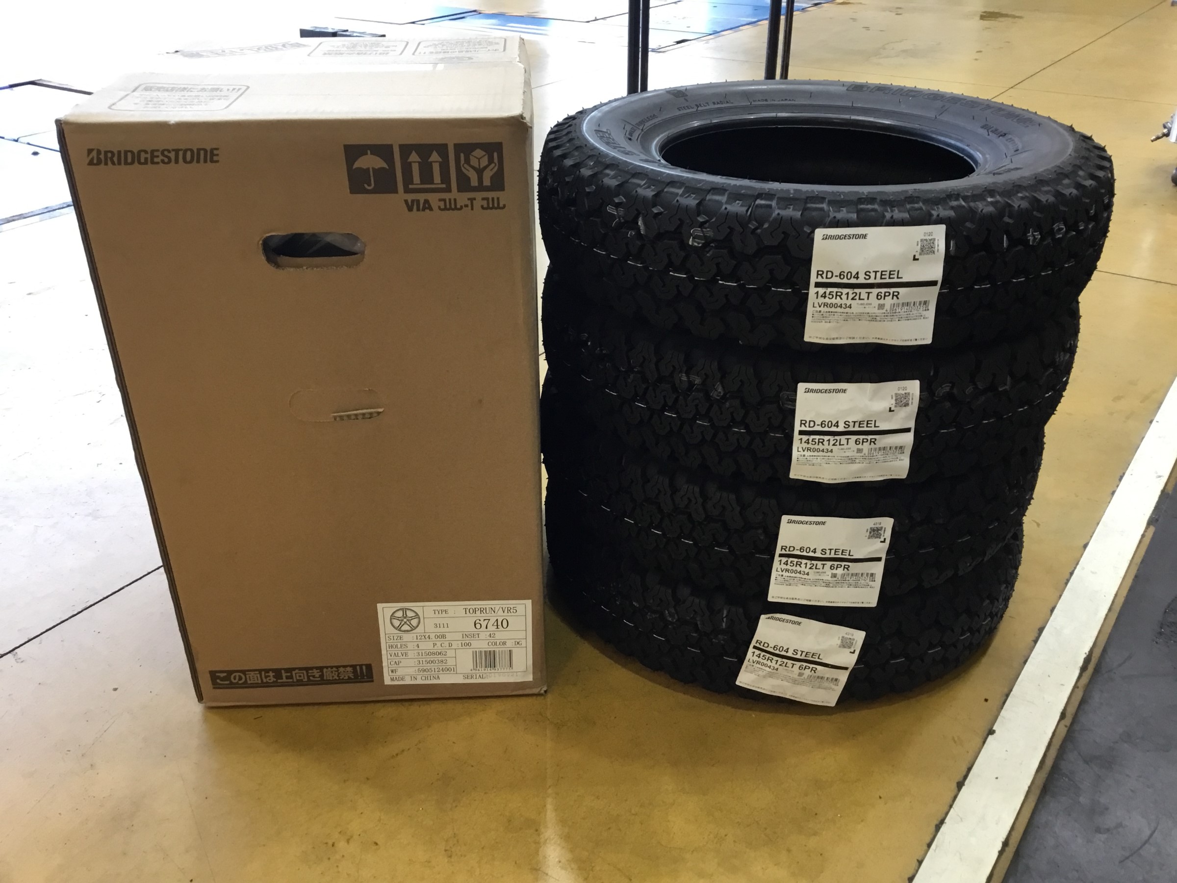 ダイハツ ハイゼット タイヤ 604V 145R12 6P ブリヂストン製アルミ