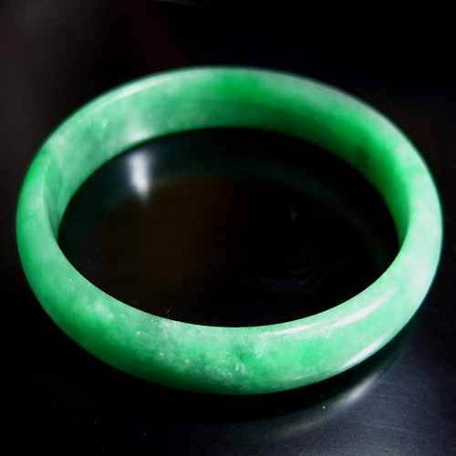 翡翠(ヒスイ)腕輪（バングル) - 横浜中華街天宝堂本店