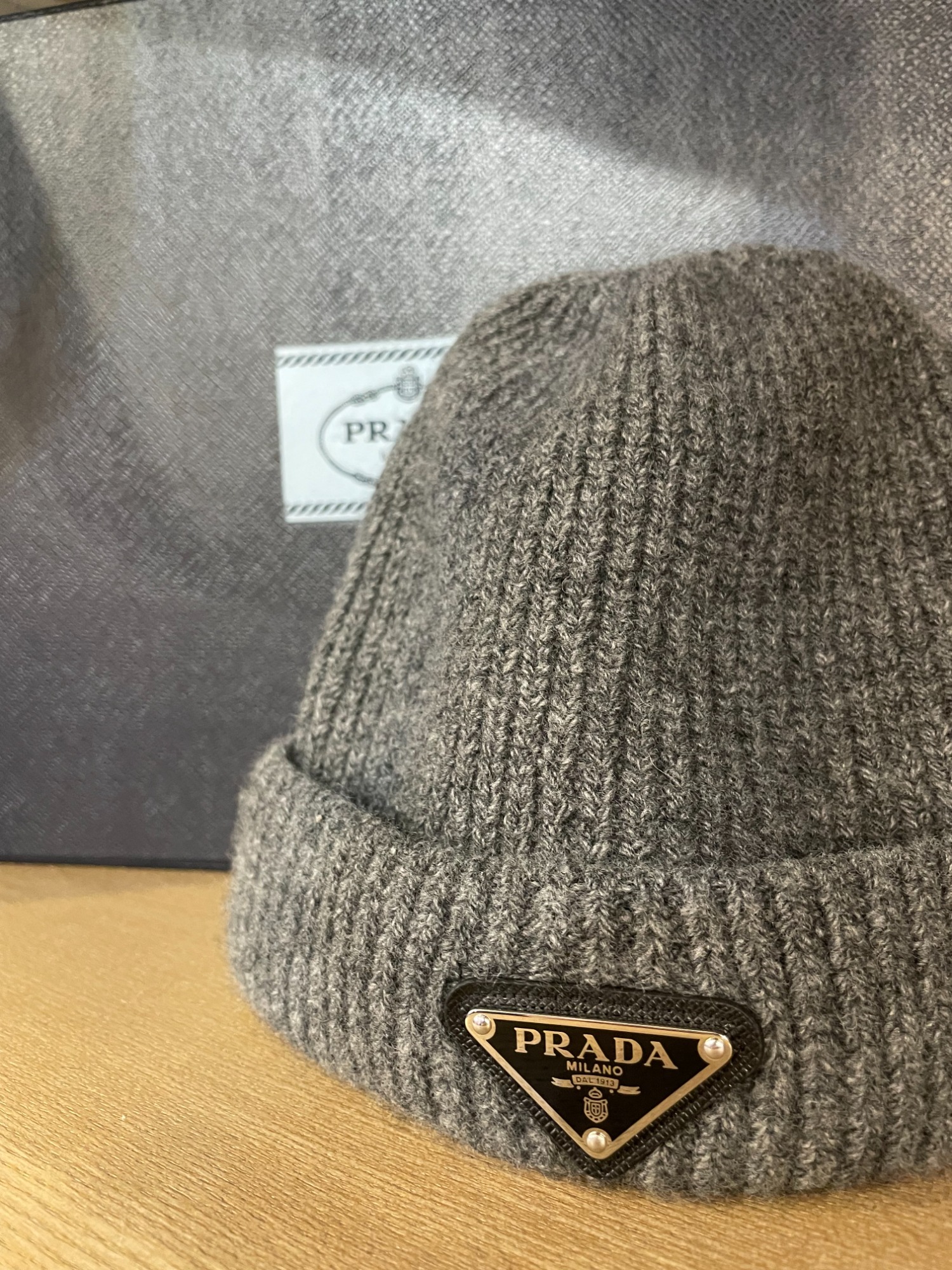 PRADA より「ウールカシミヤビーニー」が入荷しましたので紹介いたし