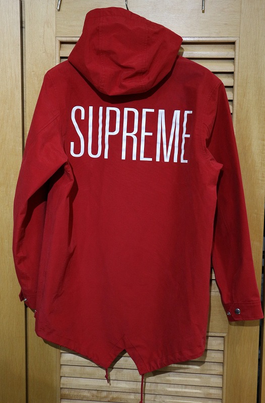 ブランドアイコンであるレッドカラーでSUPREME Taped Seam FISHTAIL