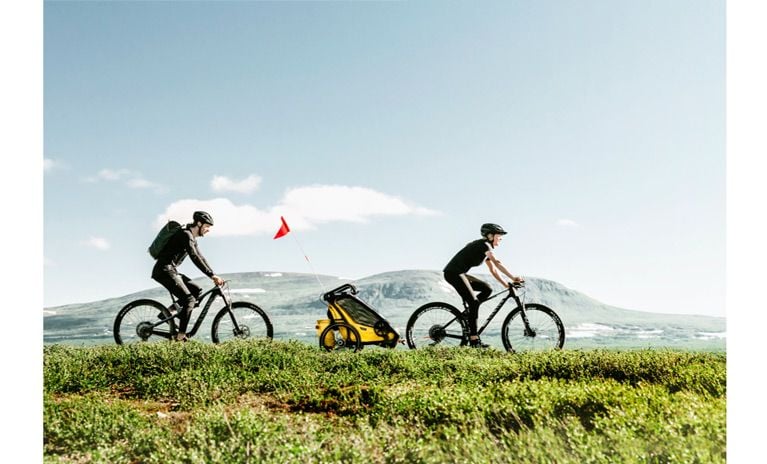 Thule Chariotサイクルトレーラーの新しいモダンな色 | Thule | 日本