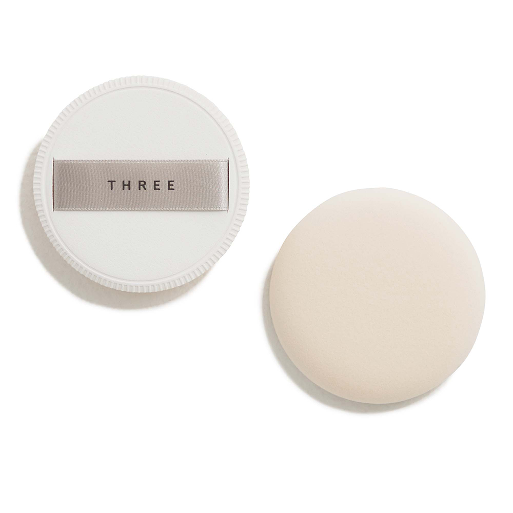 THREE アドバンストエシリアルスムースオペレータールースパウダーパフ