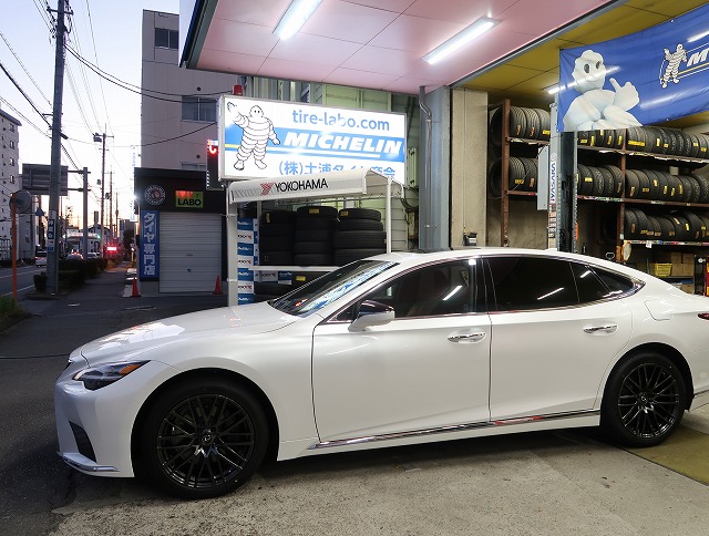 LEXUS（レクサス）LS500 + ダンロップ VEURO VE304 20インチ タイヤ