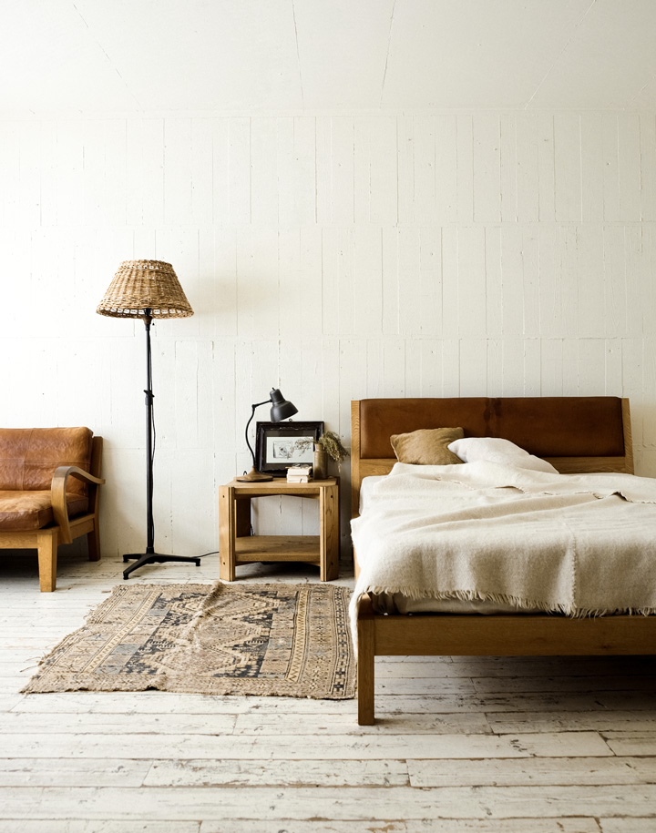 OAK FURROWED-LEATHER-BACK BED | TRUCK FURNITURE