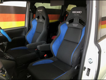 TOYOTA ノア ZRR80 に RECARO（レカロ） SR-7F 限定 アドバンス
